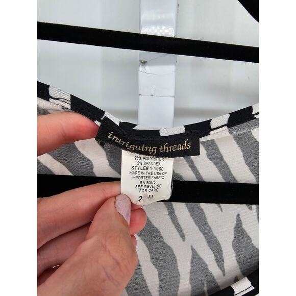 Intriguing Threads Womens Sz M Cropped 3/4 Sleeve Cardigan Zebra Print Cape - Picture 3 of 4